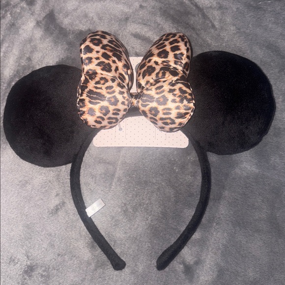 Disney Black Minnie Mouse Ears with Leopard Print Bow Headband NWT - Picture 1 of 2
